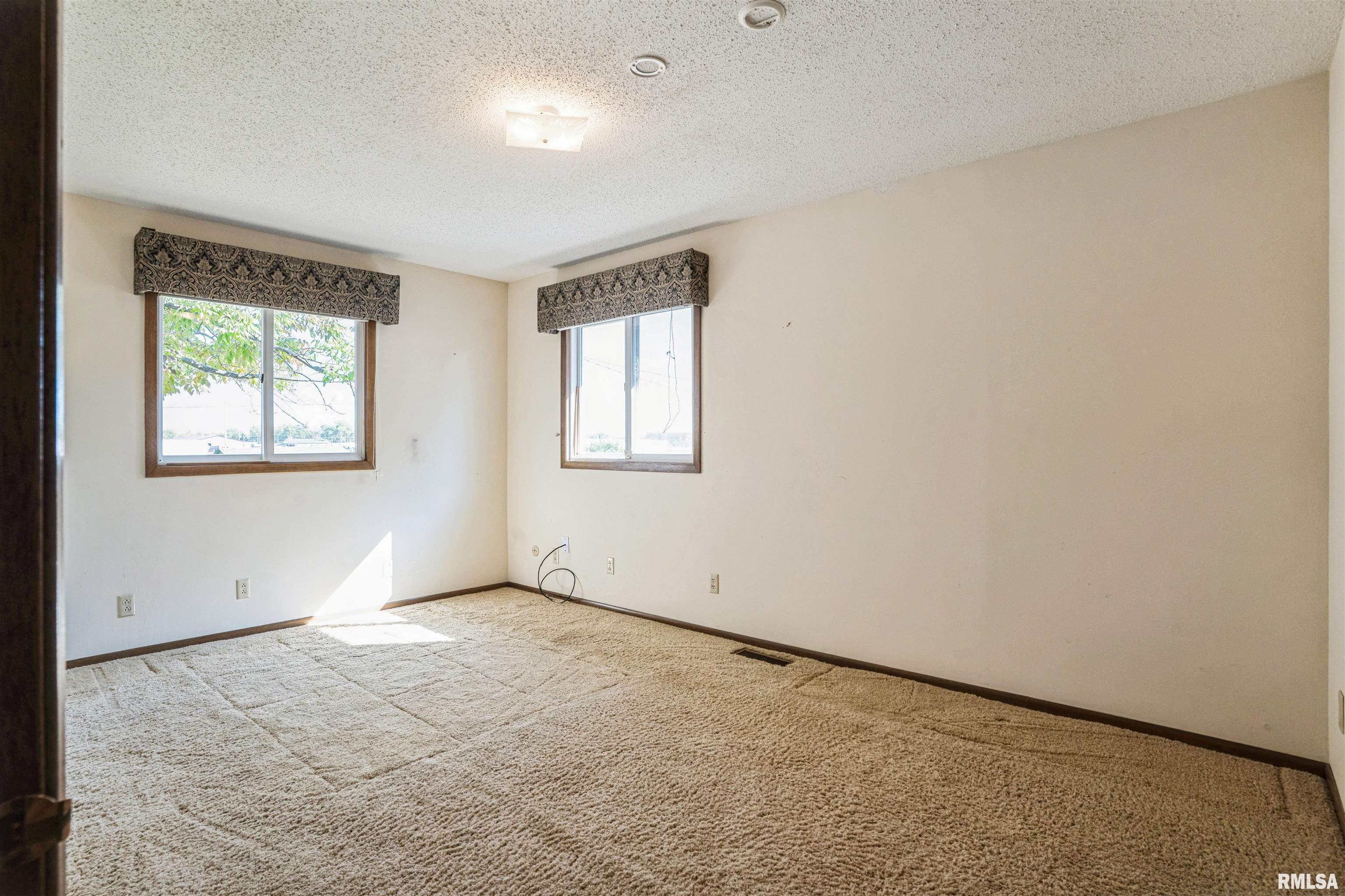 210 16th Place Camanche, IA 52730 - Photo 9 of 26