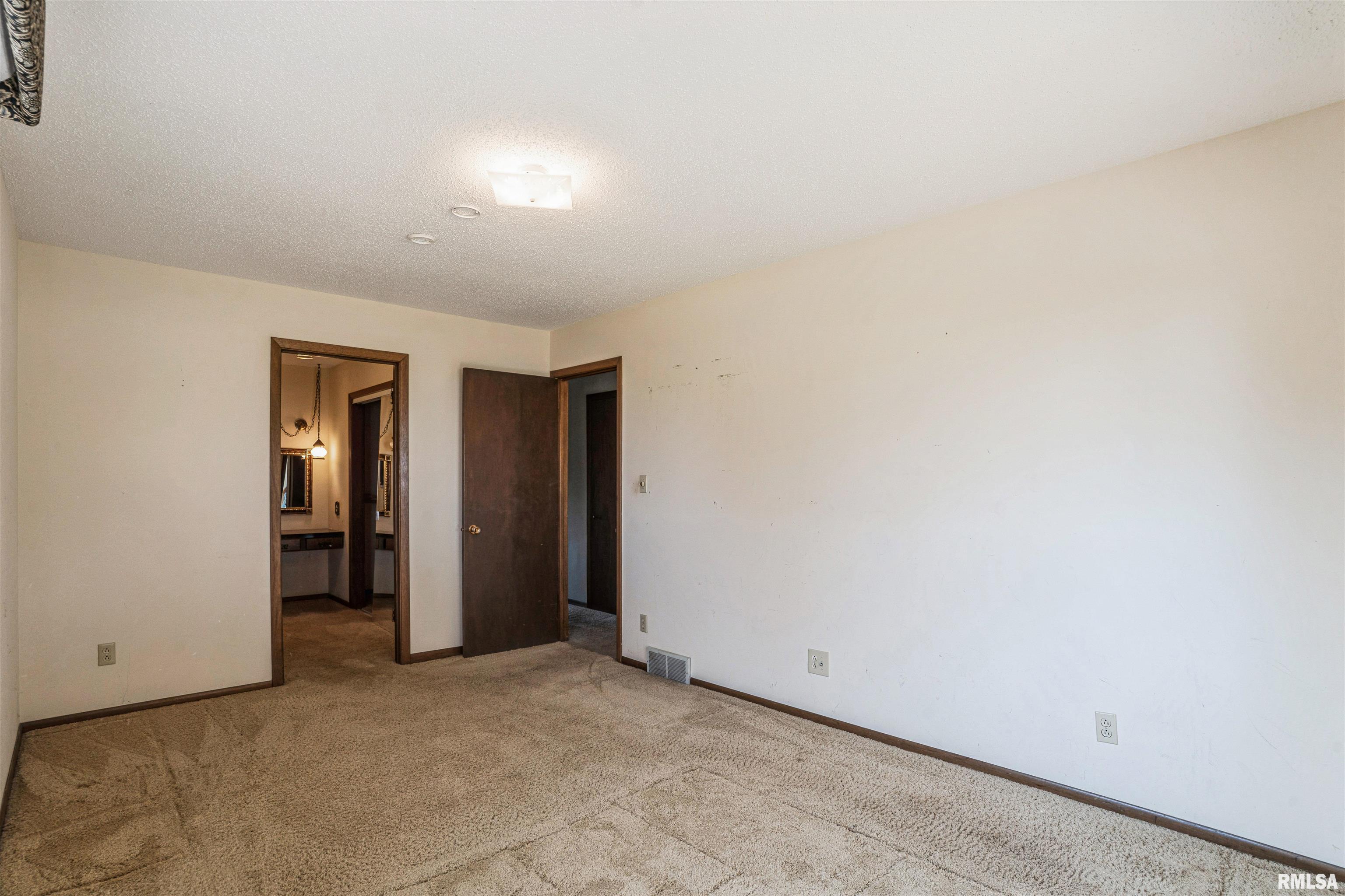 210 16th Place Camanche, IA 52730 - Photo 10 of 26