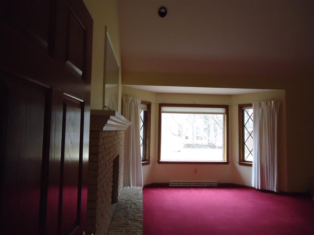 16 Prospect Hill Road Stockbridge, MA 01262 - Photo 22 of 25 a living room with furniture and a window