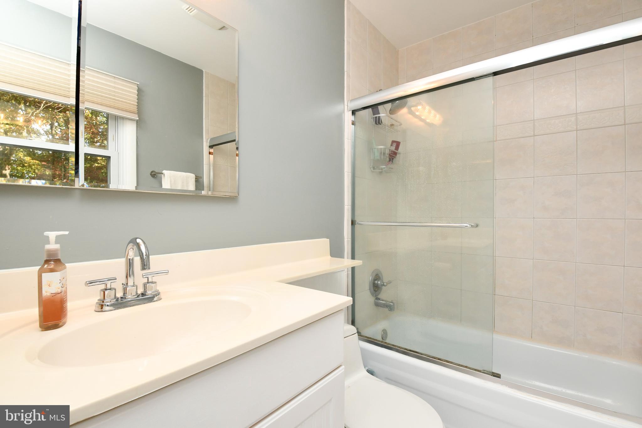 7249 Ridgeway Drive Manassas, VA 20112 - Photo 21 of 48 Primary Bathroom