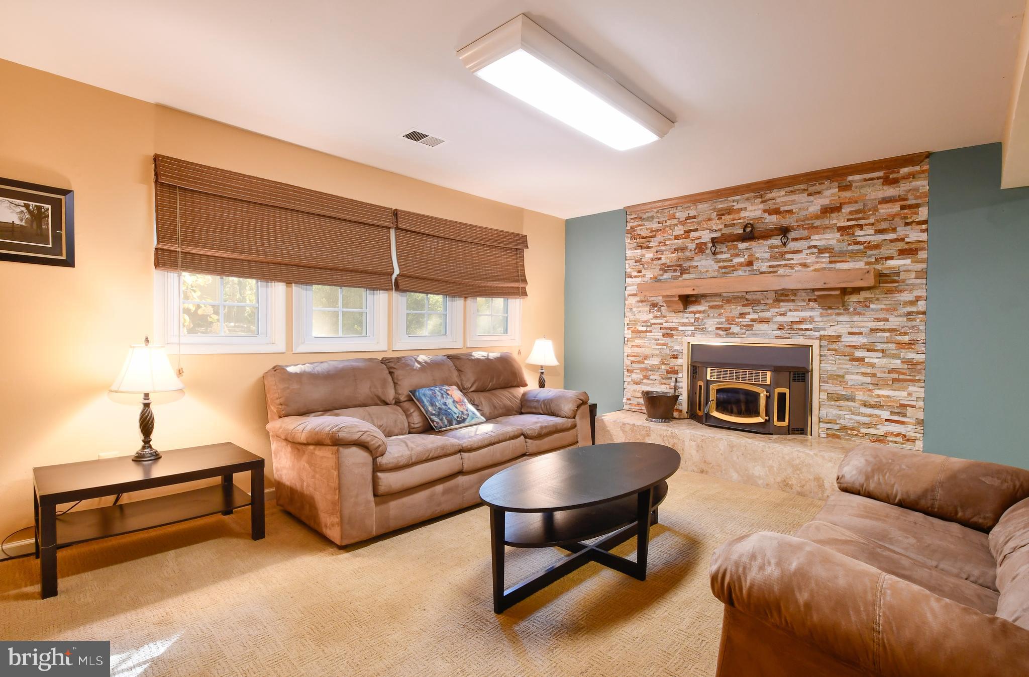 7249 Ridgeway Drive Manassas, VA 20112 - Photo 34 of 48 Family Room