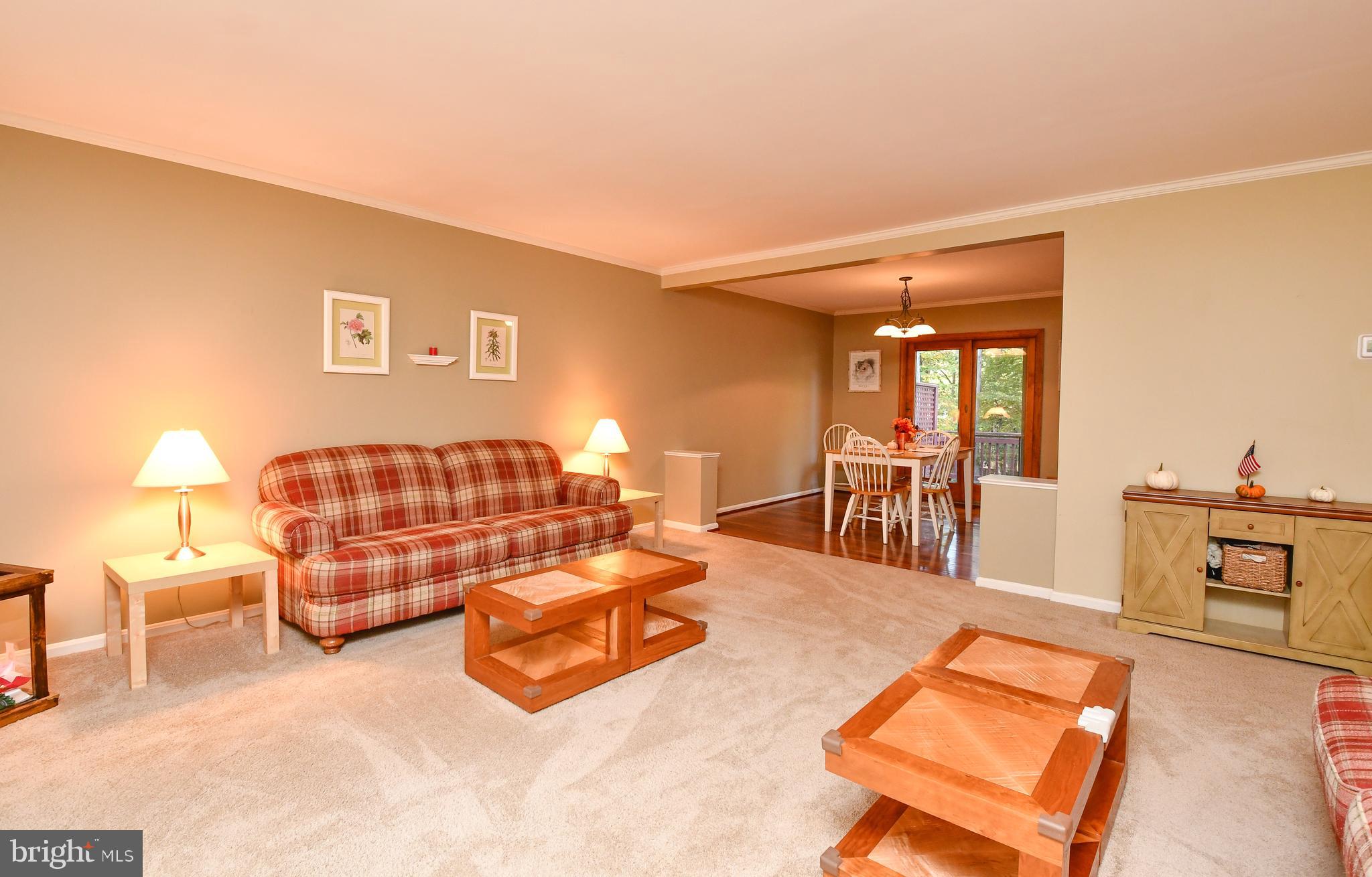 7249 Ridgeway Drive Manassas, VA 20112 - Photo 10 of 48 Living Room