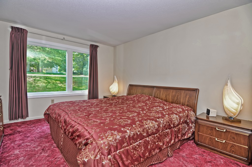125 Stone Ridge Road, Unit 125 Franklin, MA 02038 - Photo 12 of 24 a bedroom with a bed and a window
