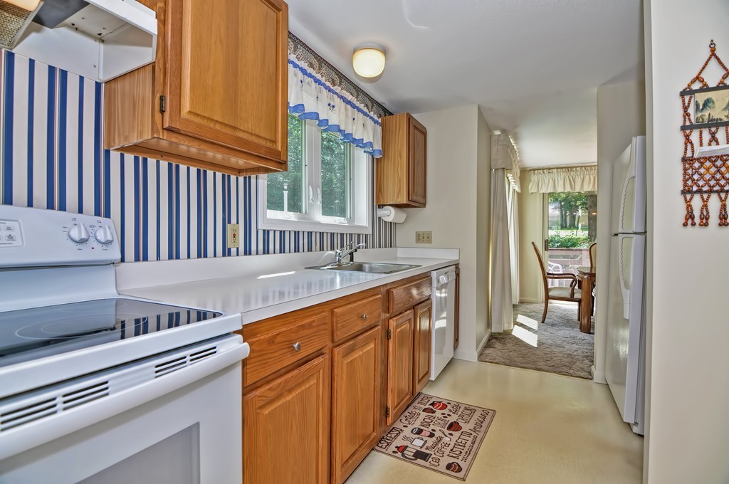 125 Stone Ridge Road, Unit 125 Franklin, MA 02038 - Photo 4 of 24 a kitchen with stainless steel appliances granite countertop a sink and cabinets