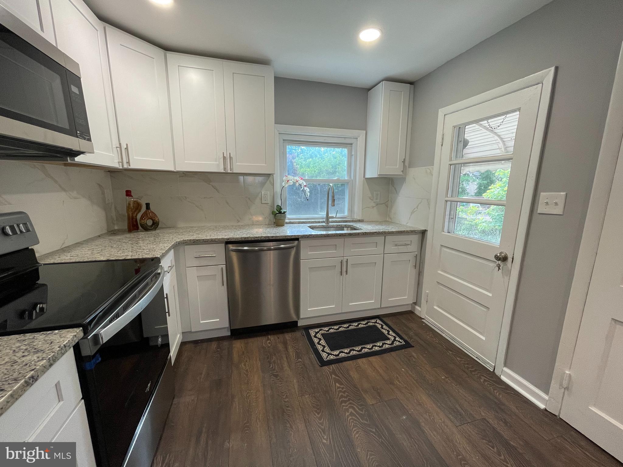 233 East Avon Road Brookhaven, PA 19015 - Photo 11 of 25 Gallery Image 11
