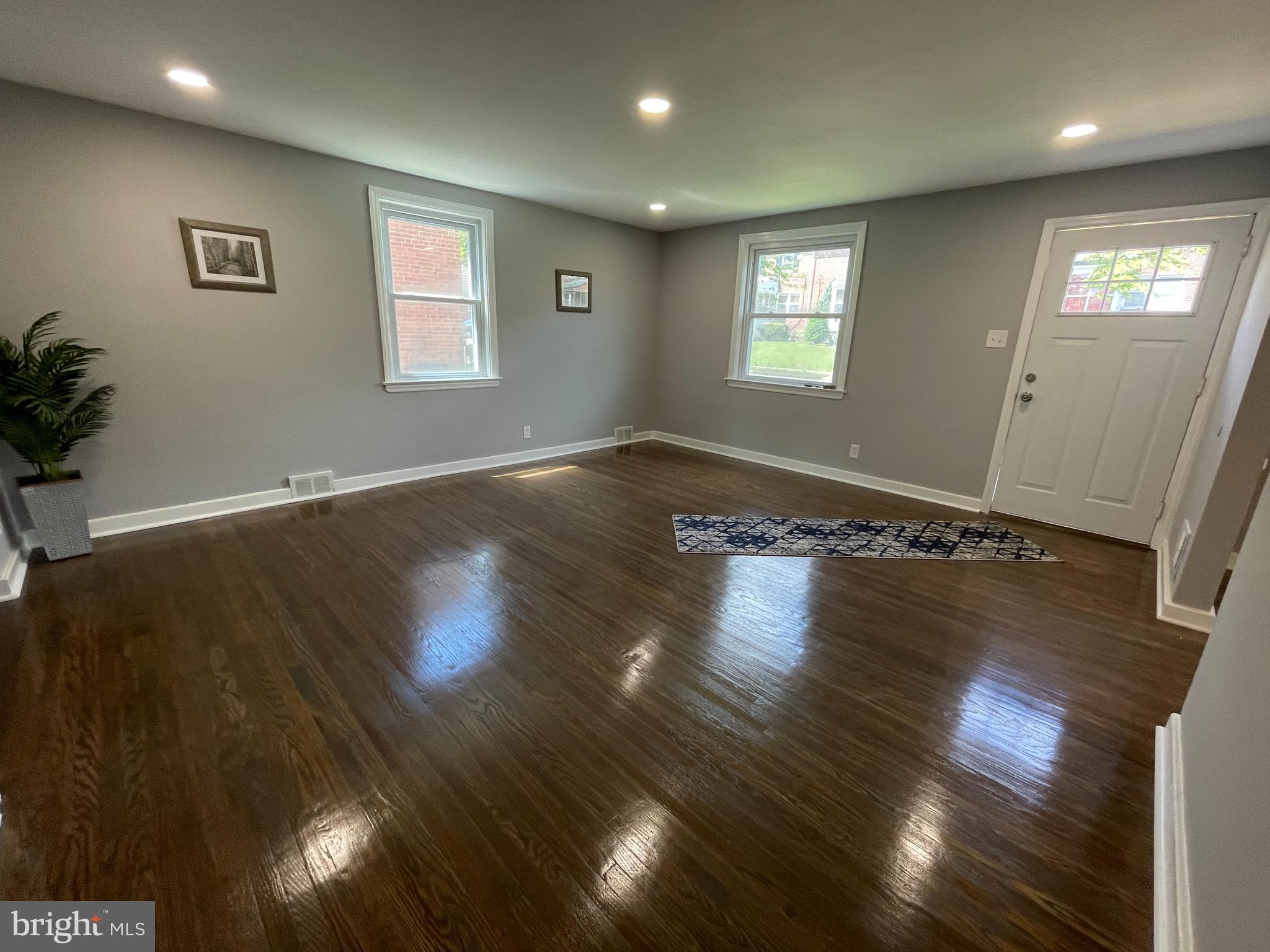 233 East Avon Road Brookhaven, PA 19015 - Photo 5 of 25 living room