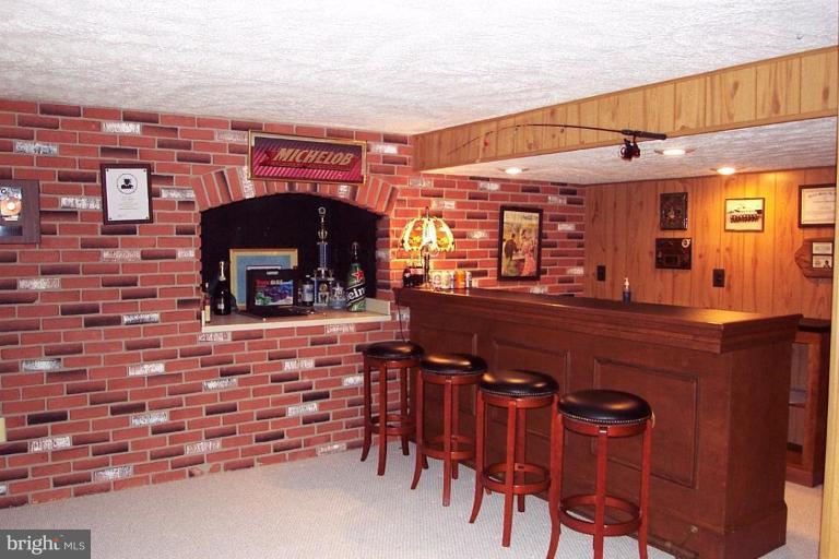 122 Environs Road Sterling, VA 20165 - Photo 7 of 10 Wet Bar