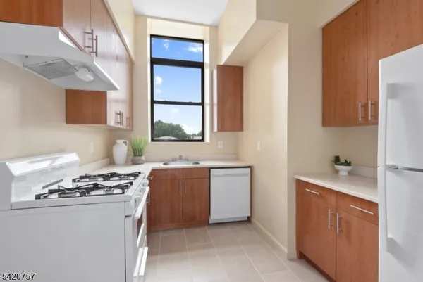 $2,050 | 520 Belleville Avenue, Unit W106, Belleville, NJ 07109