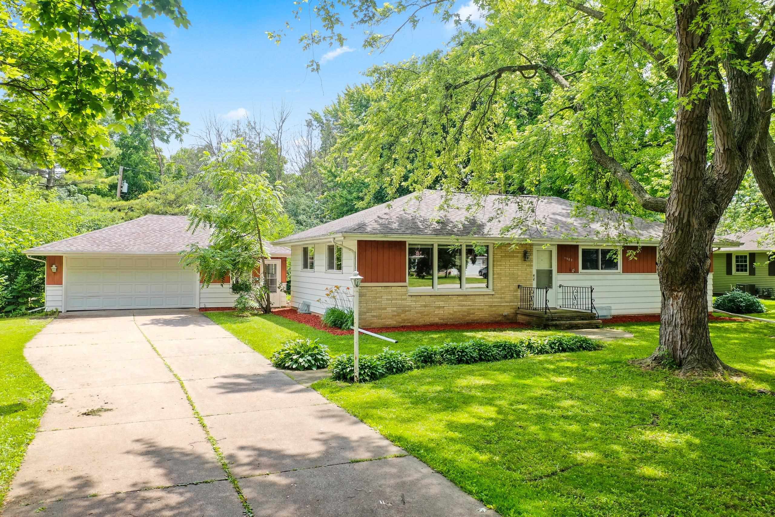 1502 South Van Dyke Road Appleton, WI 54914 - Photo 1 of 53