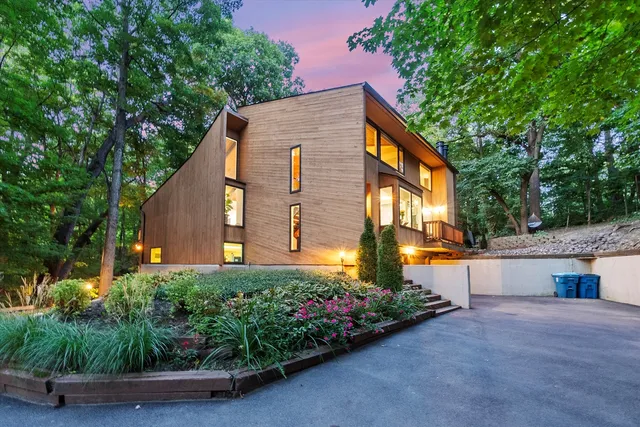 $875,000 | 11905 South Lakewood Avenue, Palos Park, IL 60464