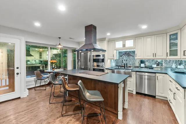 $875,000 | 11905 South Lakewood Avenue, Palos Park, IL 60464