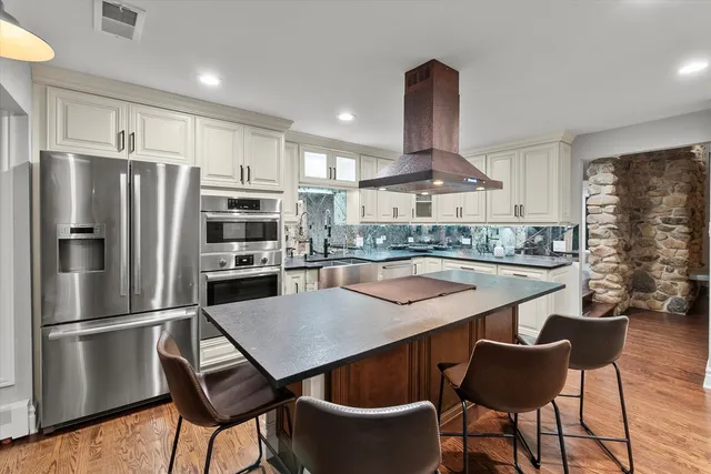 $875,000 | 11905 South Lakewood Avenue, Palos Park, IL 60464