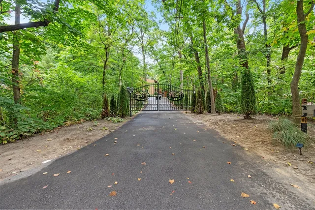 $875,000 | 11905 South Lakewood Avenue, Palos Park, IL 60464