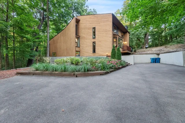 $875,000 | 11905 South Lakewood Avenue, Palos Park, IL 60464