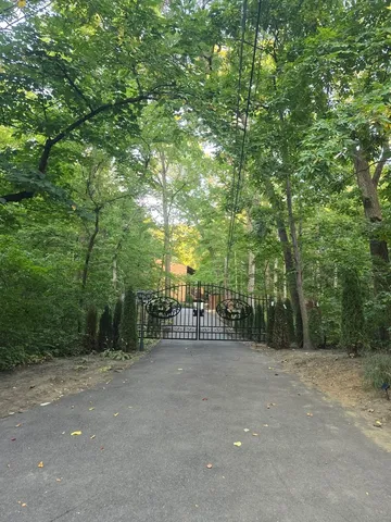 $875,000 | 11905 South Lakewood Avenue, Palos Park, IL 60464