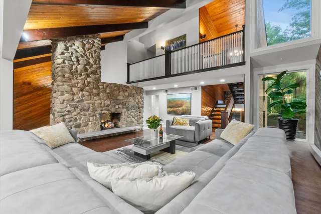 $875,000 | 11905 South Lakewood Avenue, Palos Park, IL 60464