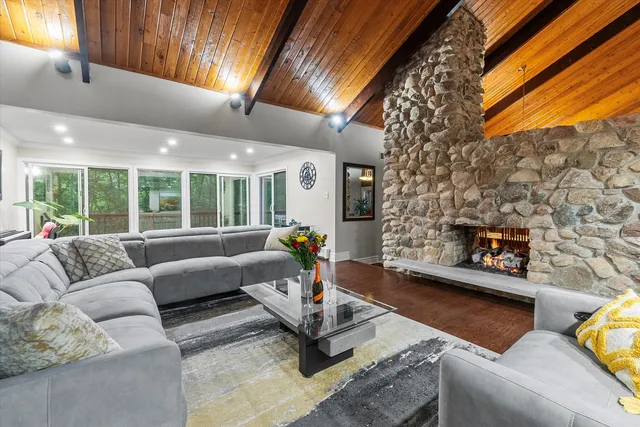 $875,000 | 11905 South Lakewood Avenue, Palos Park, IL 60464