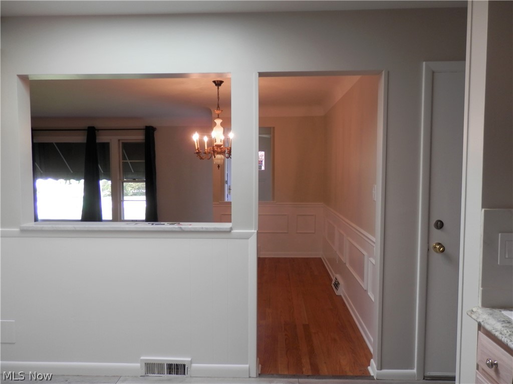 2080 Marshfield Road Cleveland, OH 44124 - Photo 10 of 32