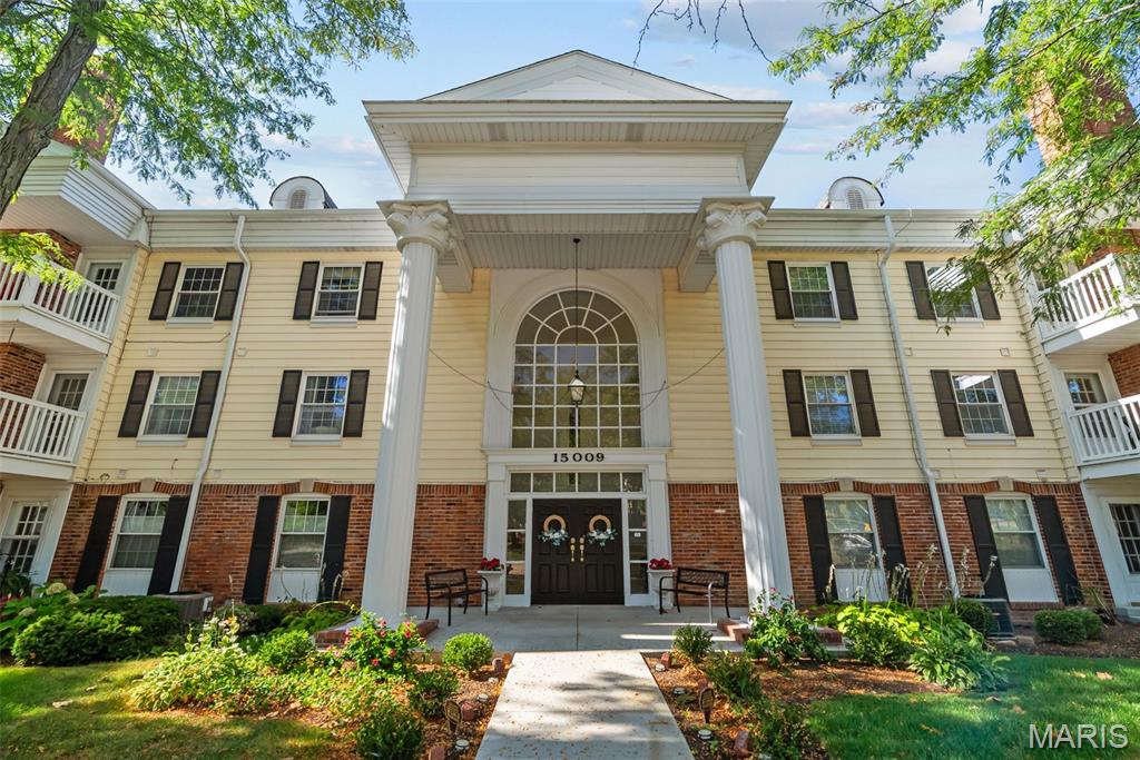 15009 Claymoor Court, Unit 15 Chesterfield, MO 63017 - Photo 2 of 42