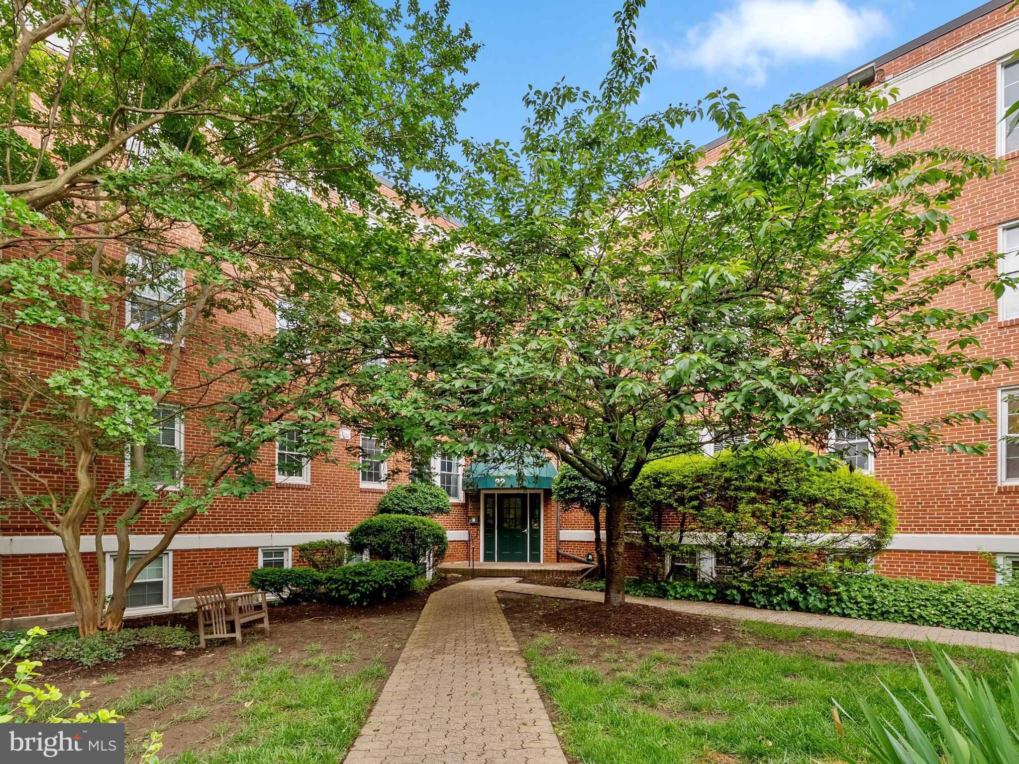 22 South Old Glebe Road, Unit 102D Arlington, VA 22204 - Photo 1 of 16