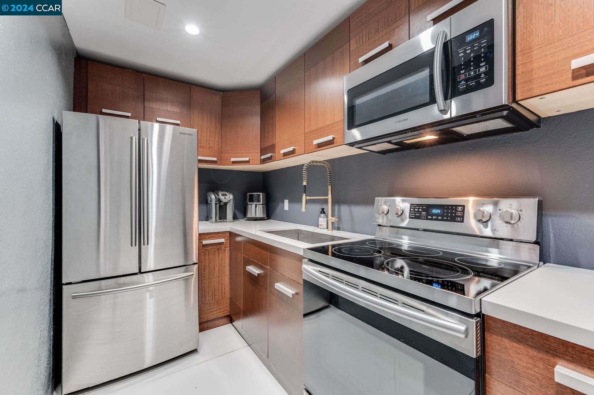 420 North Villa Ct Unit 202  