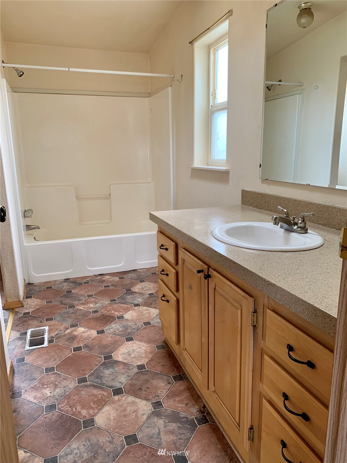 14548 Empire Road Ephrata, WA 98823 - Photo 7 of 27 Gallery Image 7