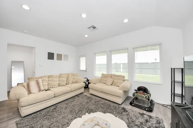 $277,000 | 2039 Woodlark Way, Sealy, TX 77474