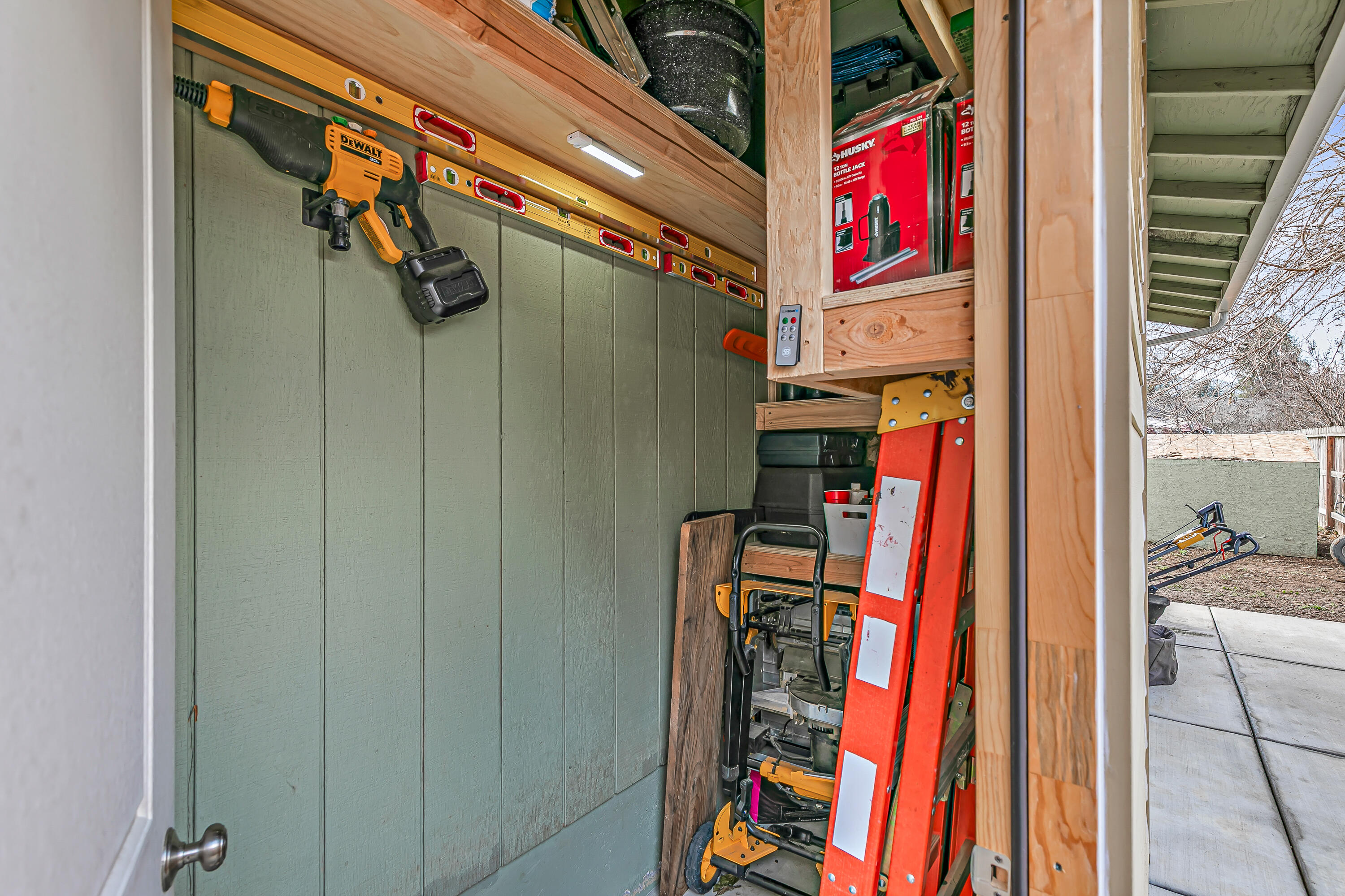 3712 Colver Road Phoenix, OR 97535 - Photo 30 of 38 Attached shed