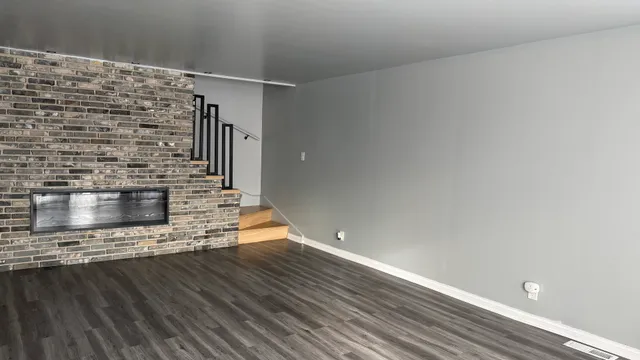 $2,500 | 3800 West 78th Place, Chicago, IL 60652