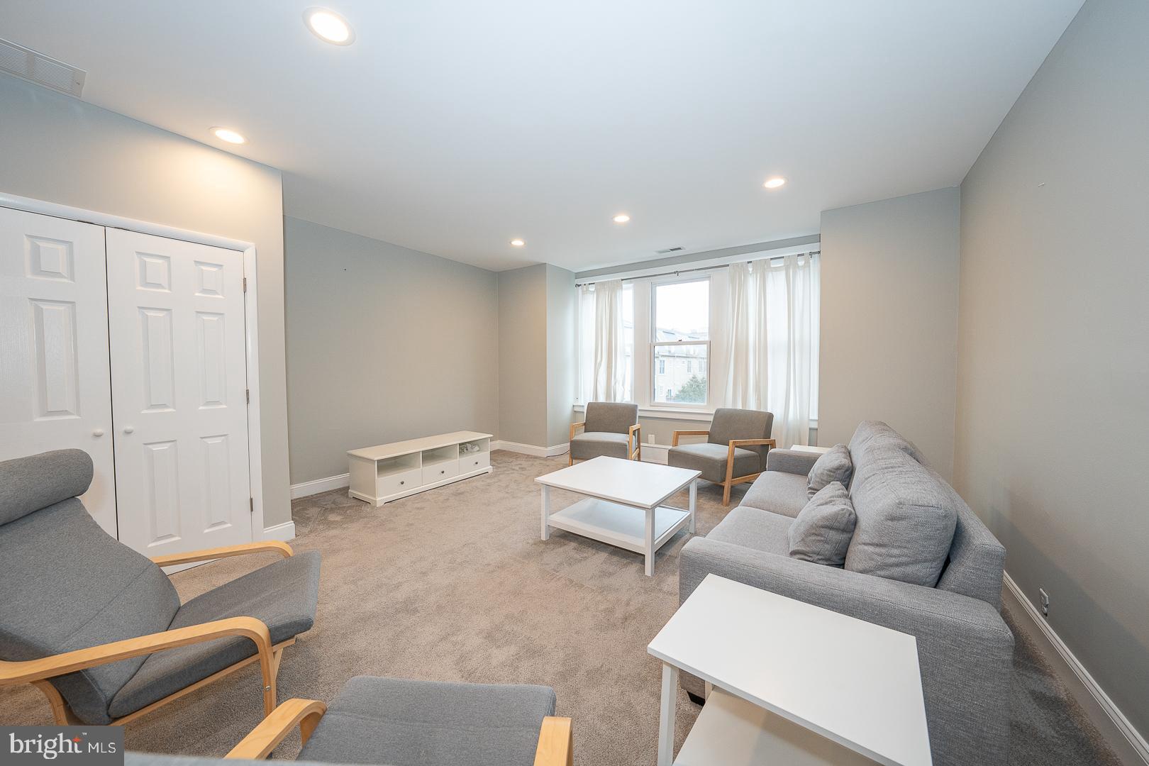 524 South 3rd Street Philadelphia, PA 19147 - Photo 4 of 22 a living room with furniture and a window