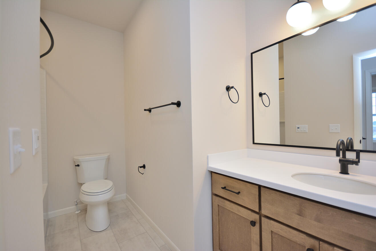 1017 Elderberry Road Oconomowoc, WI 53066 - Photo 10 of 33 79 ARWT (5)