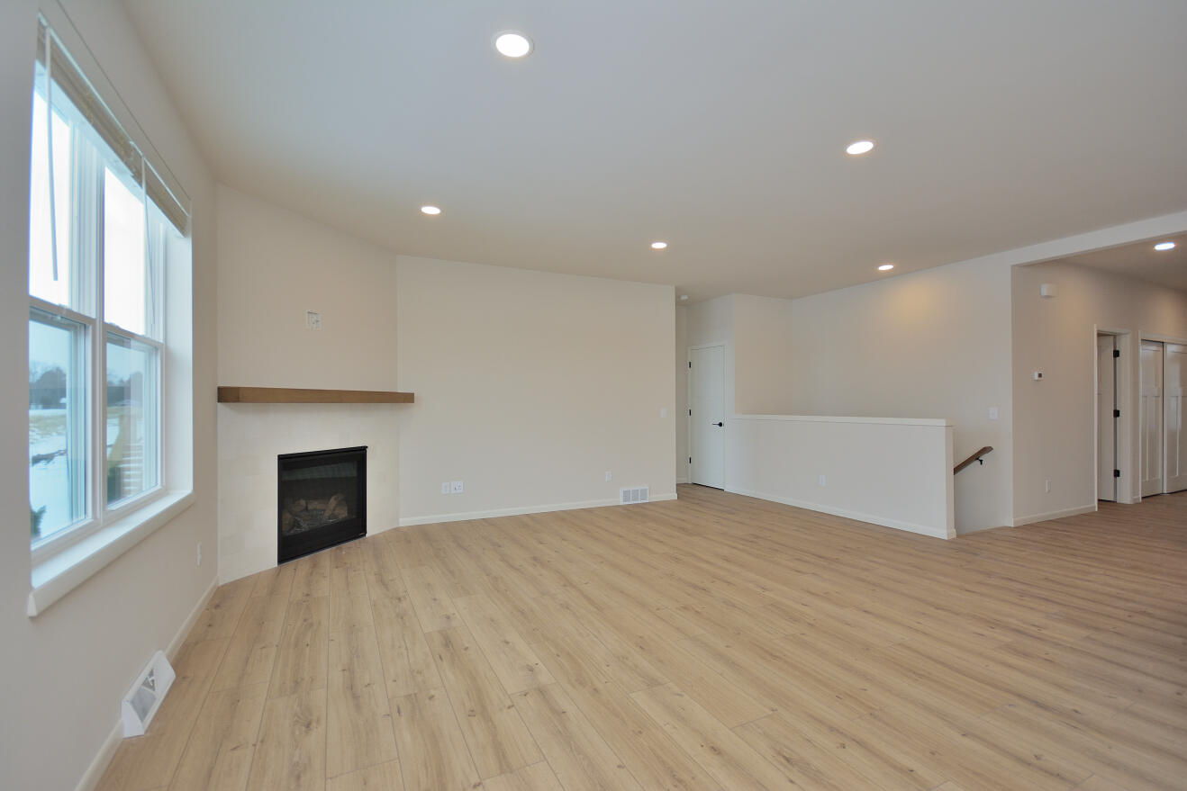 1017 Elderberry Road Oconomowoc, WI 53066 - Photo 16 of 33 79 ARWT (11)