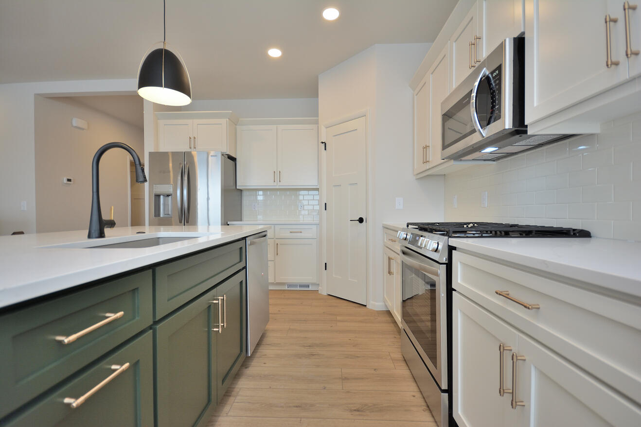 1017 Elderberry Road Oconomowoc, WI 53066 - Photo 20 of 33 79 ARWT (15)