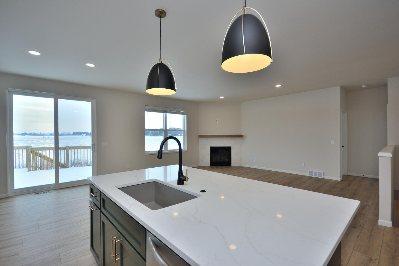 1017 Elderberry Road Oconomowoc, WI 53066 - Photo 22 of 33 79 ARWT (17)