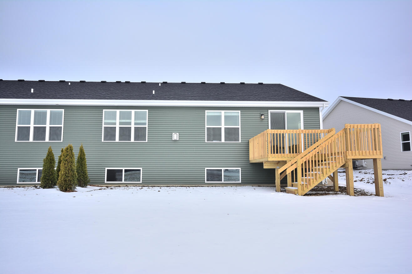 1017 Elderberry Road Oconomowoc, WI 53066 - Photo 32 of 33 79 ARWT (27)