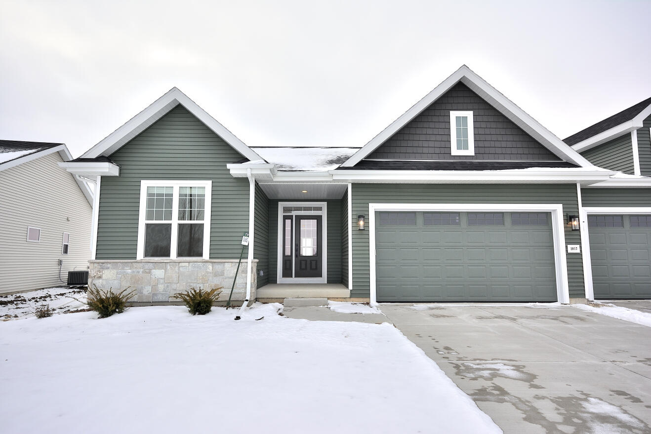 1017 Elderberry Road Oconomowoc, WI 53066 - Photo 7 of 33 79 ARWT (2)