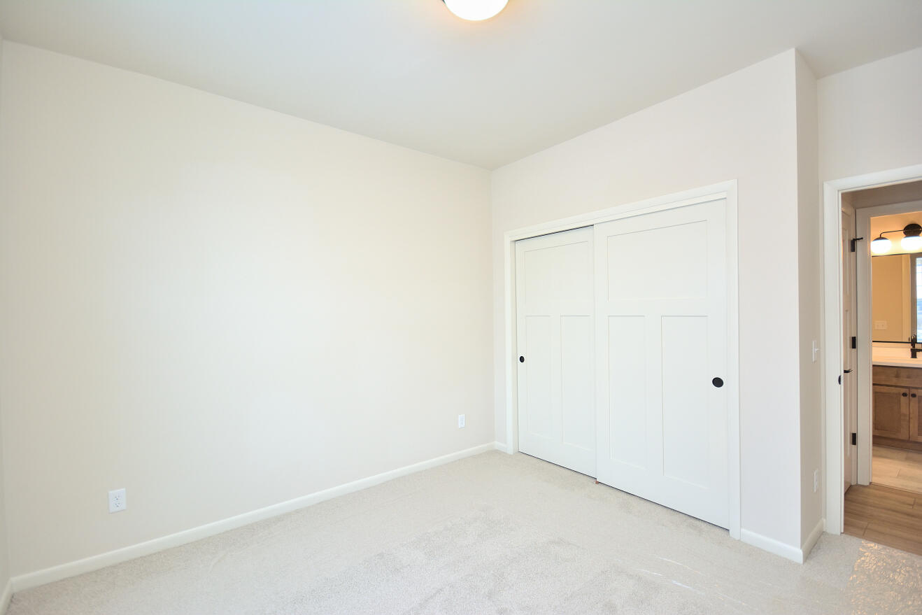 1017 Elderberry Road Oconomowoc, WI 53066 - Photo 9 of 33 79 ARWT (4)