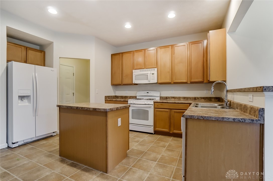 1951 Spring Ridge Drive Xenia, OH 45385 - Photo 13 of 31