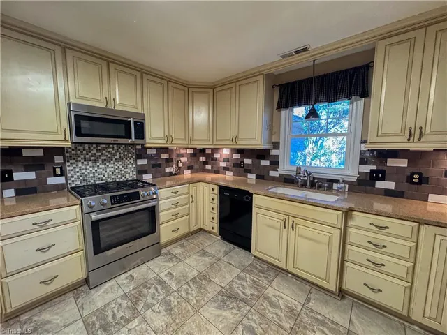 $359,000 | 504 Ray W Drive, Kernersville, NC 27284