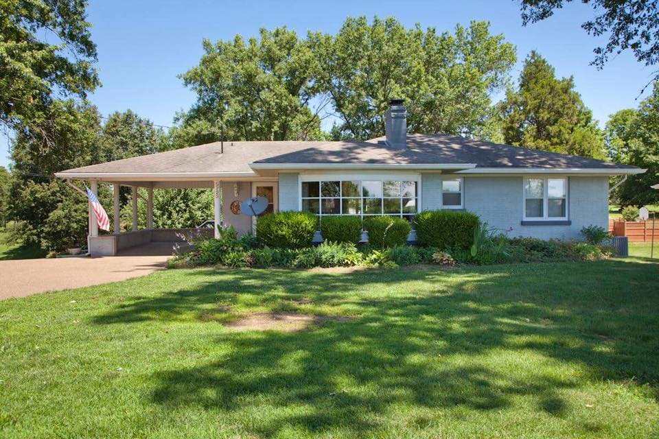 5723 West Mill Road Evansville, IN 47720 - Photo 1 of 35 Gallery Image 1