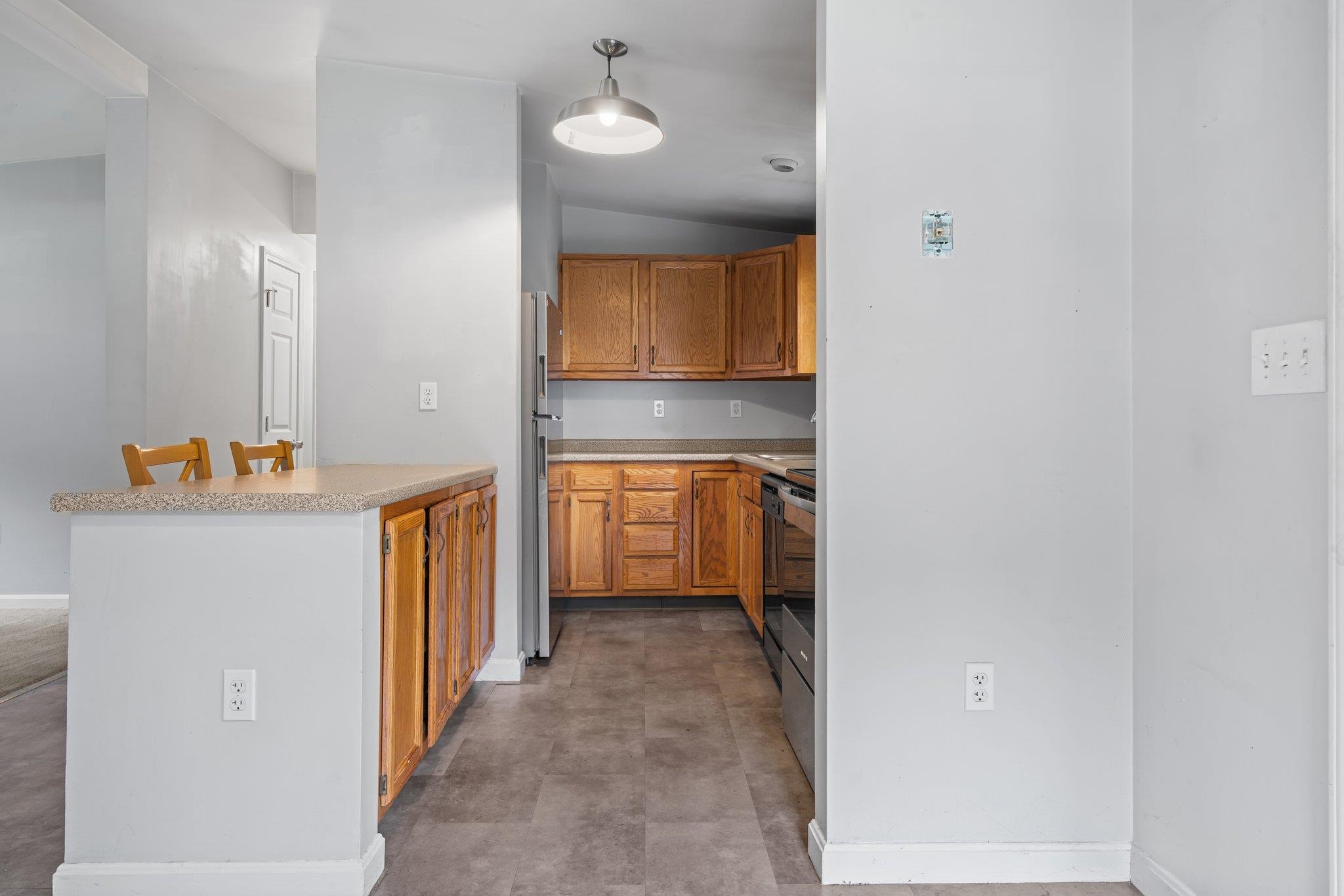 24 Baltimore Road Nashua, NH 03062 - Photo 7 of 31