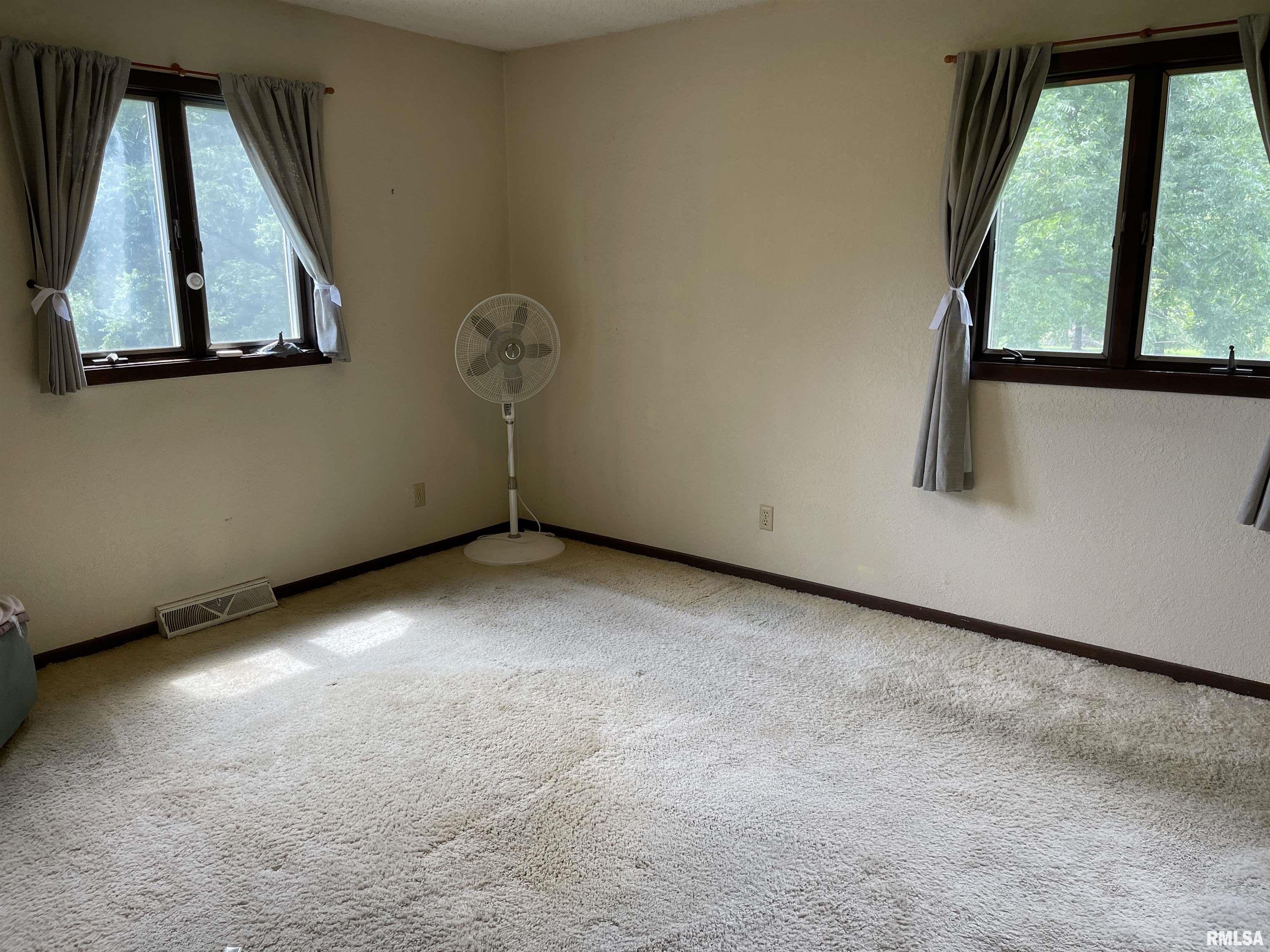 6851 Apple Ridge Road Iuka, IL 62849 - Photo 11 of 33