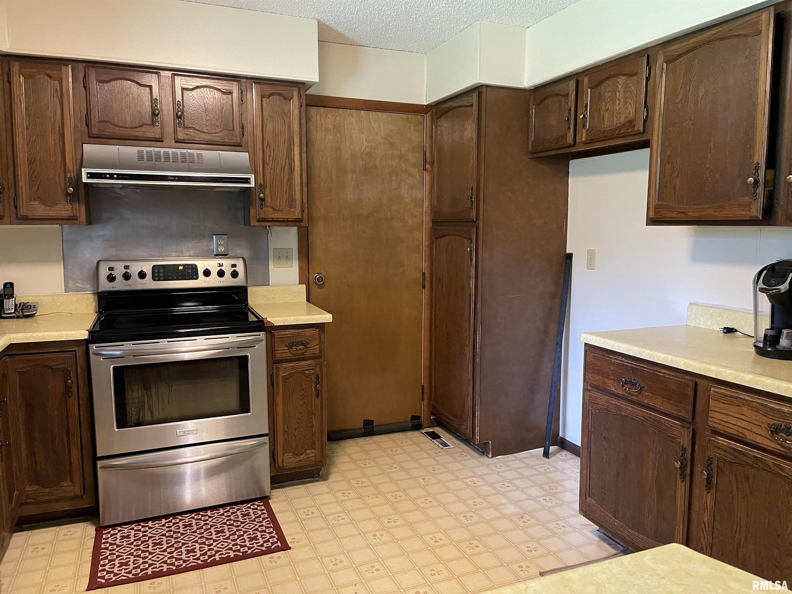 6851 Apple Ridge Road Iuka, IL 62849 - Photo 9 of 33
