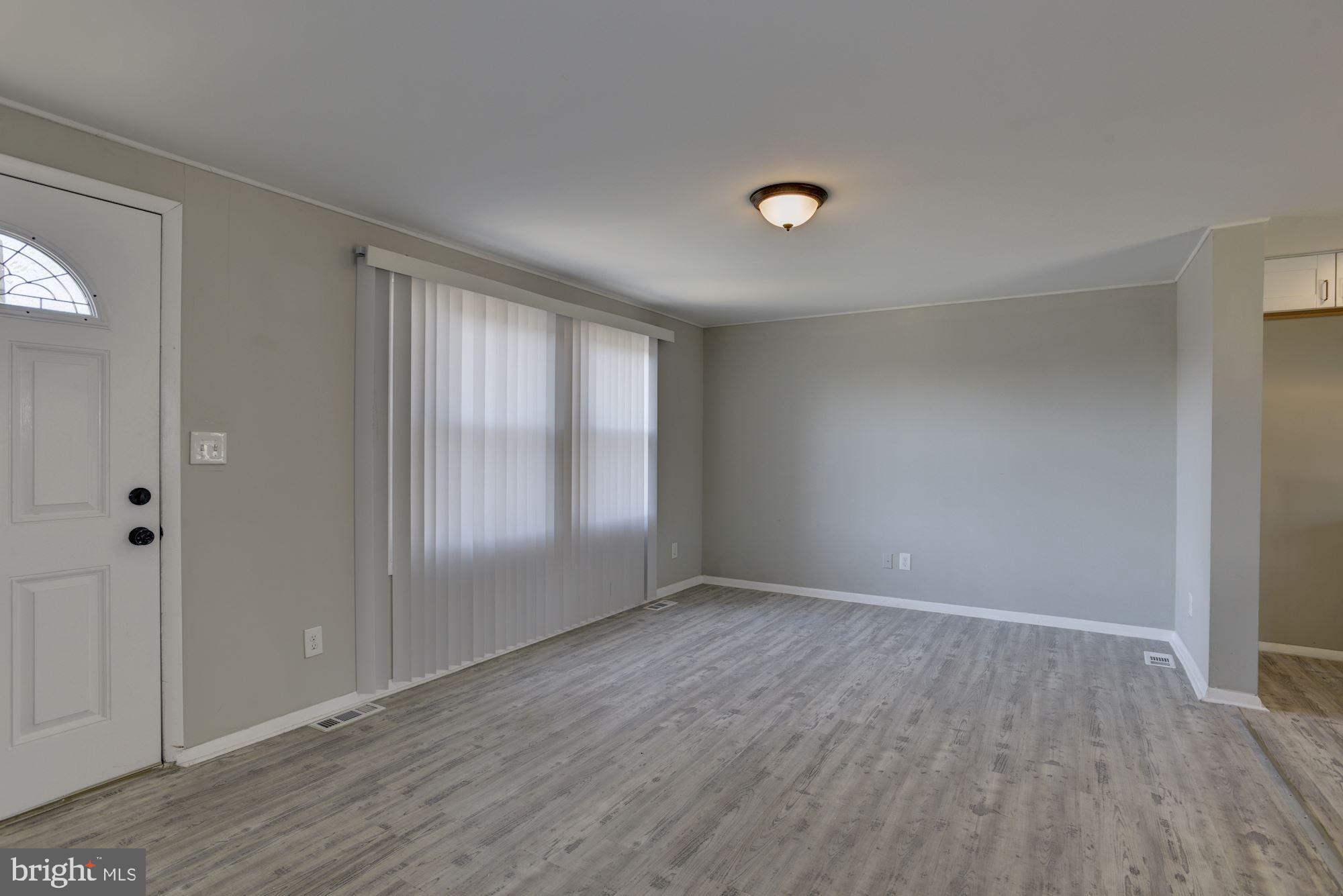 6821 Bensel Avenue Rosedale, MD 21237 - Photo 2 of 23 Living Room