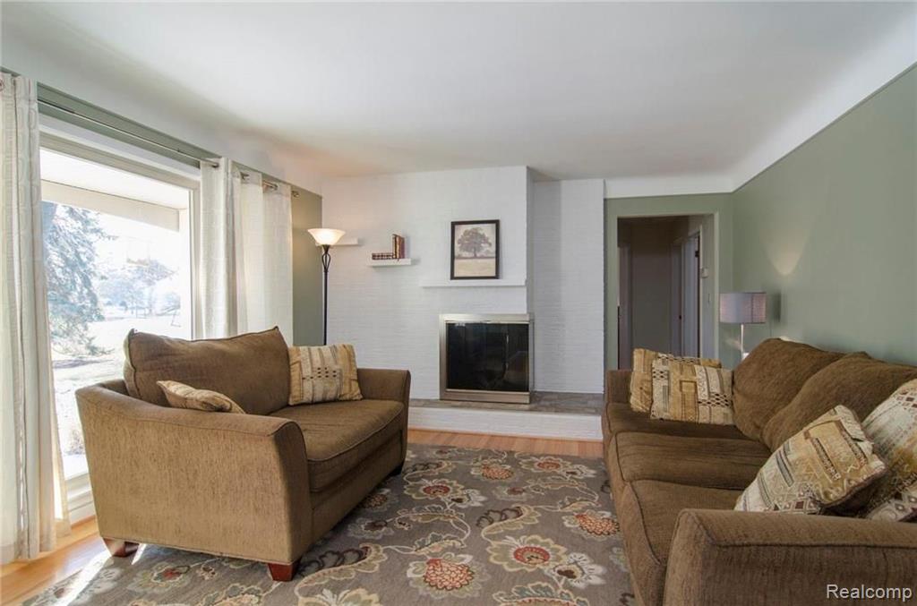 28383 Westerleigh Road Farmington Hills, MI 48334 - Photo 4 of 18