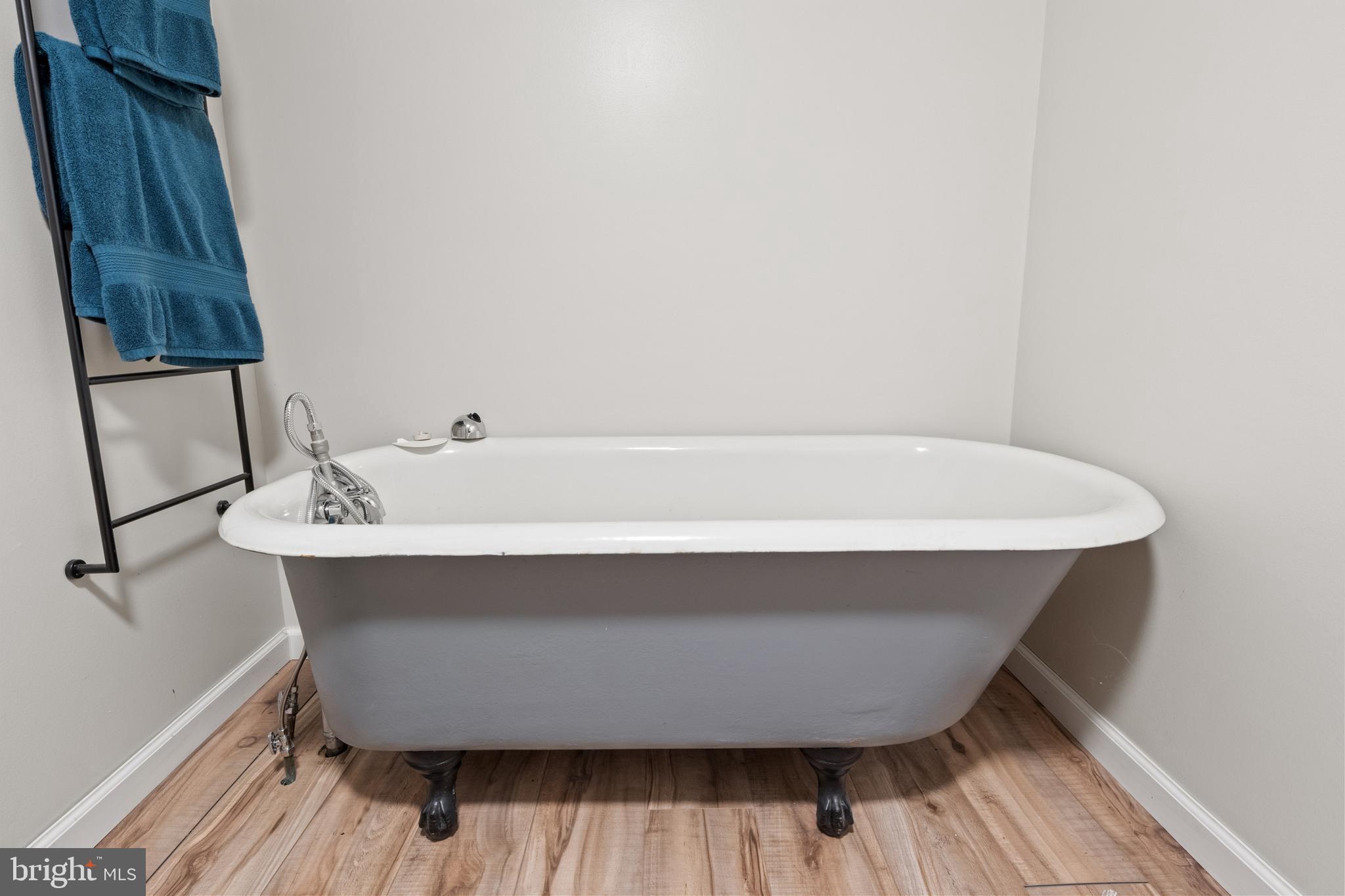 11459 Simmons Road Taneytown, MD 21787 - Photo 24 of 68 Soaking Tub - Main