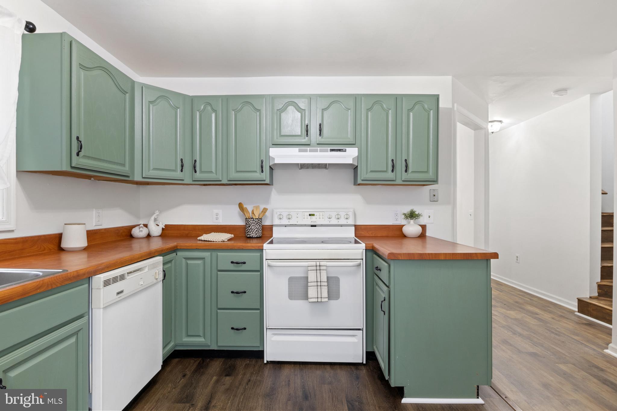 11459 Simmons Road Taneytown, MD 21787 - Photo 33 of 68 Modern Kitchen - Addition - amazing countertops!