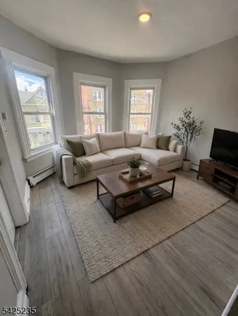 $2,100 | 487 East 24th Street, Paterson, NJ 07514