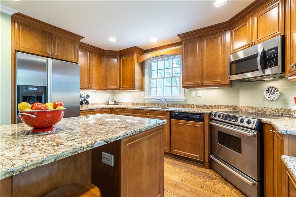 525 Trotwood Ridge Road Pittsburgh, PA 15241 - Photo 4 of 15 Pull up your stool around the island and enjoy cooking together.