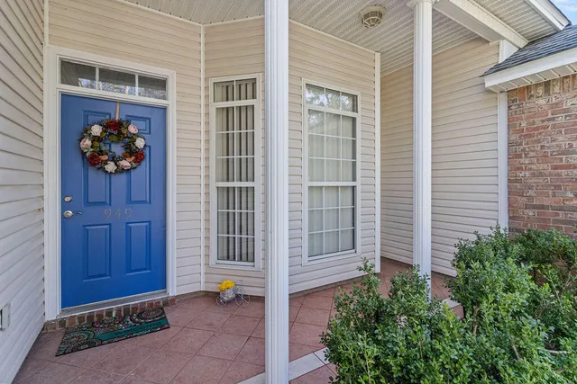 a view of an entryway with a door